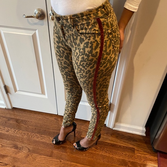 💥Zara Leopard print jeans💥 - Picture 2 of 4